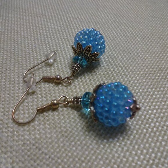 Beautiful BLUE RASPBERRY LUCITE with SILVER ACCENTS Handmade Earrings #663C - Picture 1 of 3